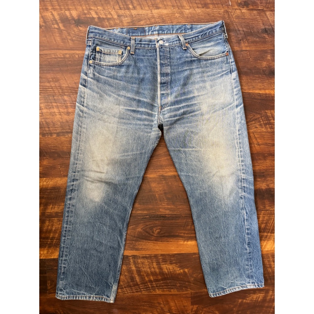 Vintage Levis 501 Jeans Men 42x31 Faded Medium Wash Vintage Made in USA 1998 90s